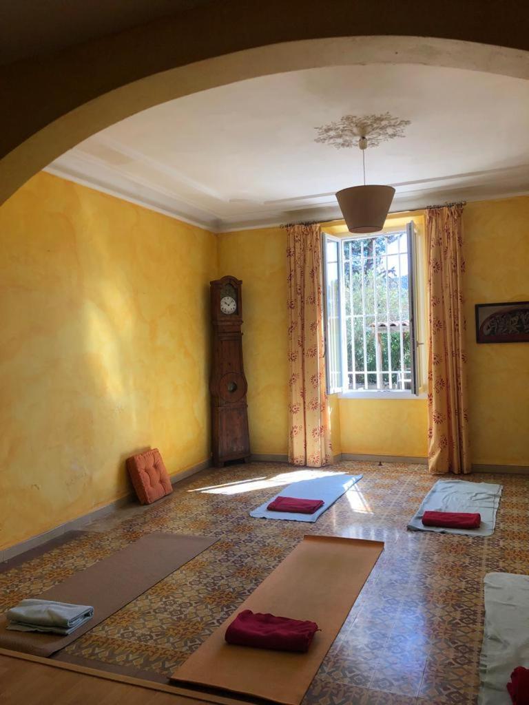 Chambre 3 Personnes Avec Salle De Bain Dans Mas Du Luberon Robion en Luberon Exterior photo